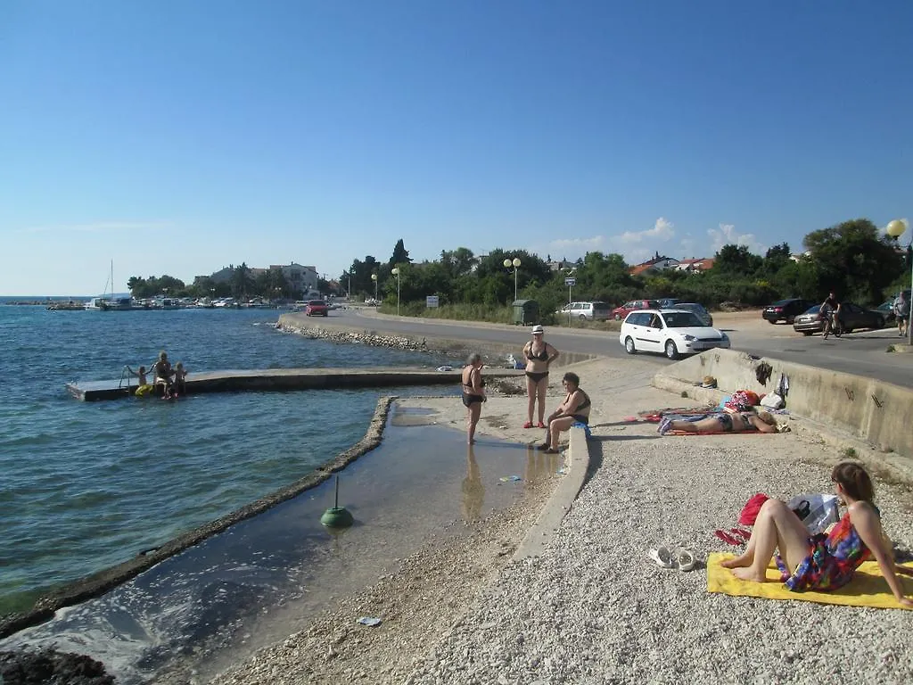 Guest House Nada Zadar 3*,